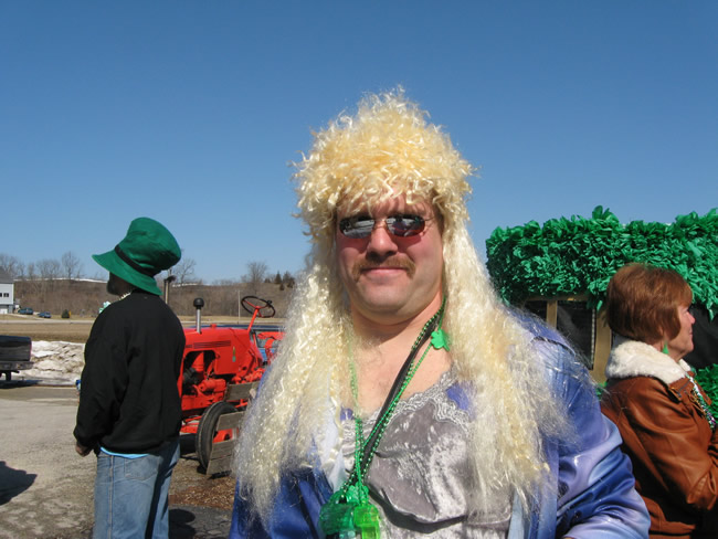 /pictures/ST Pats Float 2009 - No snow our guys keep draging/IMG_1335.jpg